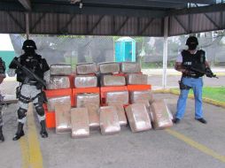 Los sujetos negaron que la droga fuera de su propiedad, por lo que fueron puestos a disposición de un agente del Ministerio Público. ESPECIAL /