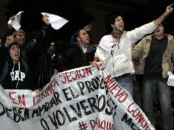 Protestan contra el proyecto de ley que pretendía dar jubilación a legisladores con sólo 10 años de aporte social. EFE /