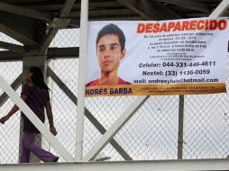 Dos adolescentes desaparecen en un centro comercial, mientras una menor es arrebatada de los brazos de su madre. ARCHIVO /