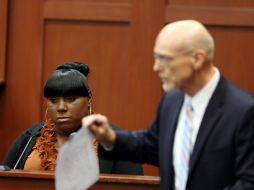 West sometió a un duro interrogatorio a la joven para intentar mostrar la inexactitud y falta de peso de sus declaraciones. AP /