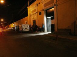 El individuo fue llevado a la morgue de la zona metropolita, en espera de ser reconocidos por sus familiares. ARCHIVO /