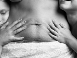 Jade Beall capta los crudos y bellos estragos de la maternidad. ESPECIAL /