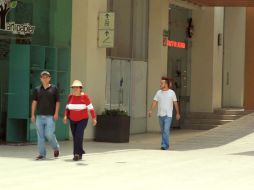 Vendedores aseguran que la afluencia de clientes ha disminuído considerablemente.  /