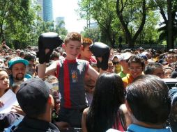 La afición espera impaciente la llegada de los deportistas. ESPECIAL /