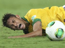 El delantero brasileño comenzará a recibir atención médica de la entidad blaugrana. AP /