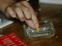 El reglamento marca que los las áreas de fumar no deberán pasar el 33 por ciento del inmueble. ARCHIVO /