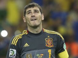Iker Casillas recibe tres goles de Brasil en la final de la Copa Confederaciones. EFE /