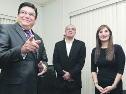 El ex titular del Itei, Jorge Gutiérrez Reynaga; el consejero, Pedro Vicente Viveros, y la nueva presidenta, Cynthia Patricia Cantero. EL INFORMADOR /