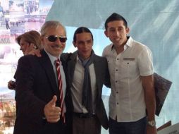 Héctor Herrera recibe un reconocimiento antes de partir a tierras europeas. ESPECIAL /