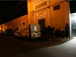 El Servicio Médico Forense constató que el hombre del auto, al parece, murió por golpes y asfixia. ARCHIVO /