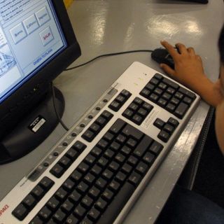 Instituto de la Juventud aconseja sobre uso de redes sociales