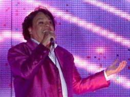 Para la cantante chilena, la analogía de cantar juntom a Juan Gabriel y jugar futbol con Messi, es válida. ARCHIVO /
