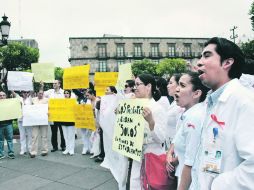 50 % de los tres mil 500 trabajadores el Seguro Popular en el Estado ya firmaron el nuevo contrato laboral. EL INFORMADOR /