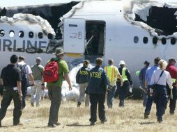 Aseguran que una de las víctimas fallecidas podría haber sido atropellada después del accidente. AFP /
