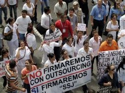 El representante legal de los trabajadores anuncia que seguirán insistiendo; mañana podría haber otro cierre de avenidas.  /