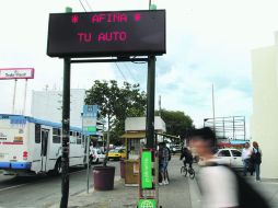 Monitoreo. Una pizarra informativa de la calidad del aire, en Avenida Ávila Camacho. EL INFORMADOR /