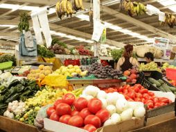 Las verduras y legumbres registraron un incremento de 10%; pescados, 9; carnes frías, 8.5; huevo, 5.58 por ciento. ARCHIVO /