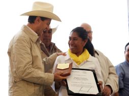 Peña Nieto celebra el Día del Árbol en el ejido Los Pilares en Chihuahua. SUN /