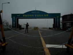 Soldados surcoreanos en un puesto de control que conduce a Kaesong, cerca de la frontera con Corea del Norte . AFP /