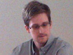 Snowden se reunió en el aeropuerto de Sheremétievo con la HRW donde anunció que pedirá asilo en Rusia. AFP /