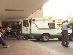 Un policía es agredido frente a una clínica del IMSS y horas después fallece. ARCHIVO /