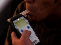 Organizaciones piden aplicación aleatoria de las pruebas y el arresto a conductores que abusen del alcohol. ARCHIVO /