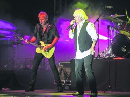 Al pie del cañón. Graham Russell y Russell Hitchcock dieron muestra de su profesionalismo a prueba de agua. EL INFORMADOR /