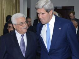John Kerry y Mahmud Abás antes de celebrar su reunión en Ramala, Cisjordania. EFE /