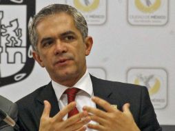 El jefe de Gobierno del Distrito Federal felicitó a su antecesor en el cargo. ARCHIVO /