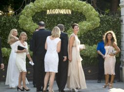 David Bowie, Sade y Oprah Winfrey figuraban entre los 120 invitados al festejo. EFE /