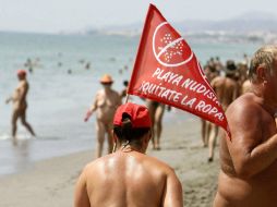 La playa española Vera aprovecha para situarse como un núcleo referente del naturismo internacional. EFE /