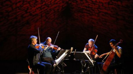Jeffrey Zeigler (derecha) fue aclamado por el público que llenó la Sala Manuel M. Ponce. ARCHIVO /