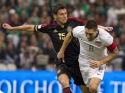 La directiva de los 'Periquitos' en Barcelona, descarta la salida de Héctor (i). ARCHIVO /