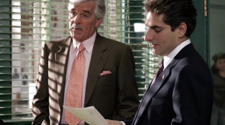 Dennise Farina (i) saltó a la fama por su interpretación en ''La Ley y el Orden''. ARCHIVO /