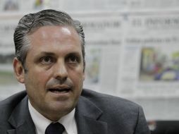 El funcionario indica que las pruebas de alcoholemia se realizarán de forma aleatoria.  /