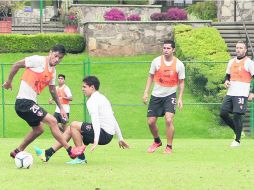 A la copa. Los Zorros entrenaron ayer en Colomos con miras al duelo de esta noche ante la UAG. EL INFORMADOR /