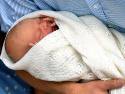 Los duques de Cambridge, Guillermo y Catalina, han llamado Jorge Alejandro Luis a su primer hijo. AP /