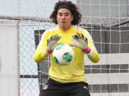 El arquero mexicano tuvo buena participación con su equipo. ARCHIVO /