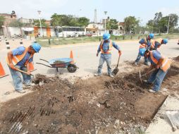 Cada año, trabajadores del Siapa realizan labores de desazolve de albañales (canales o conductos de salida de aguas residuales)  /