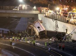 Hasta el momento se sabe que el accidente ha dejado hasta 60 muertes. EFE /