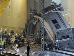 El descarrilamiento del tren deja al menos 60 personas muertas y unos 130 heridos. EFE /