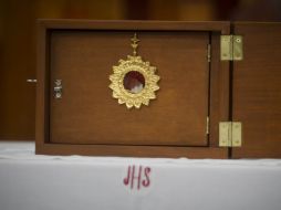 Vista de la ''hostia sangrante'' en el templo María Madre de la Iglesia, en la Colonia Jardines de la Paz.  /