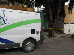 Al sitio arribó personal del Instituto Jalisciense de Ciencias Forenses para retirar el cadáver.  /