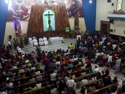 La ''hostia sangrante'' congregó a cientos de fieles en el templo de María Madre de la Iglesia. EL INFORMADOR /