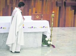 ÚNICA EXHIBICIÓN. La urna con la hostia sobre el altar, el miércoles en el templo de la Colonia Jardines de la Paz. EL INFORMADOR /