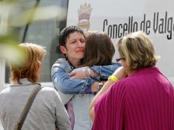 El dolor de los amigos y parientes de las víctimas es igual para extranjeros y españoles. EFE /