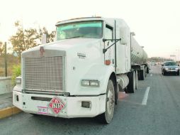 En México se autoriza la circulación de vehículos con 85 toneladas, en EU el límite son 40. ESPECIAL /