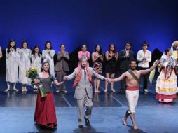 El programa giró en torno a la figura de Miguel Covarrubias y estuvo conformado por la obra ''Zapata'', de Guillermo Arriaga. ESPECIAL /