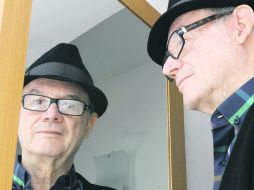 'Escribir se me da en el momento menos esperado, puede ser en cualquier parte, en el taxi, el cine, el sofá' dice Francisco Hernández. NTX /