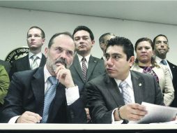 Gustavo Madero y Jorge Luis Preciado, en la entrega de la propuesta de reforma energética panista en la Comisión Permanente. NTX /